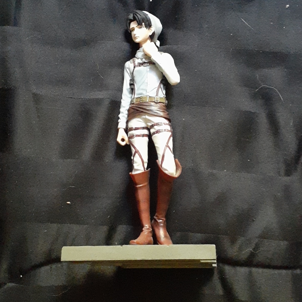 Levi statue.